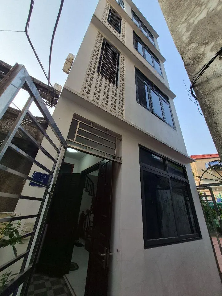 Bán nhà dân xây giá rẻ 1.65 tỷ 4 tầng full đồ ngõ trần nhân tông