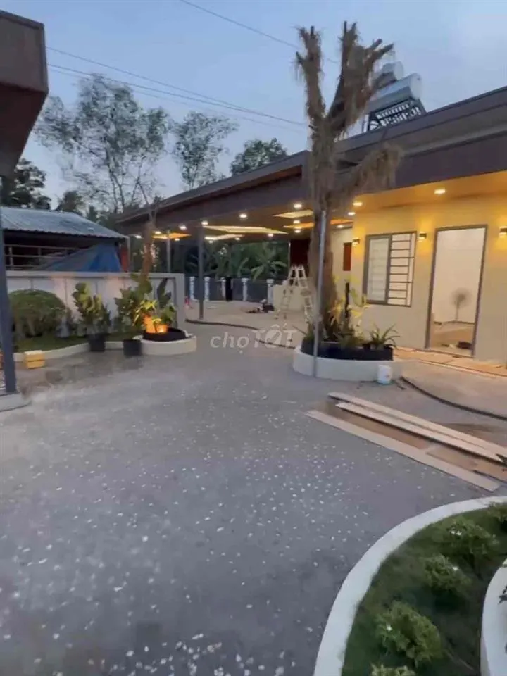 Chính chủ bán gấp nhà vườn có ao cá, sân vườn ngay TT TP vĩnh long