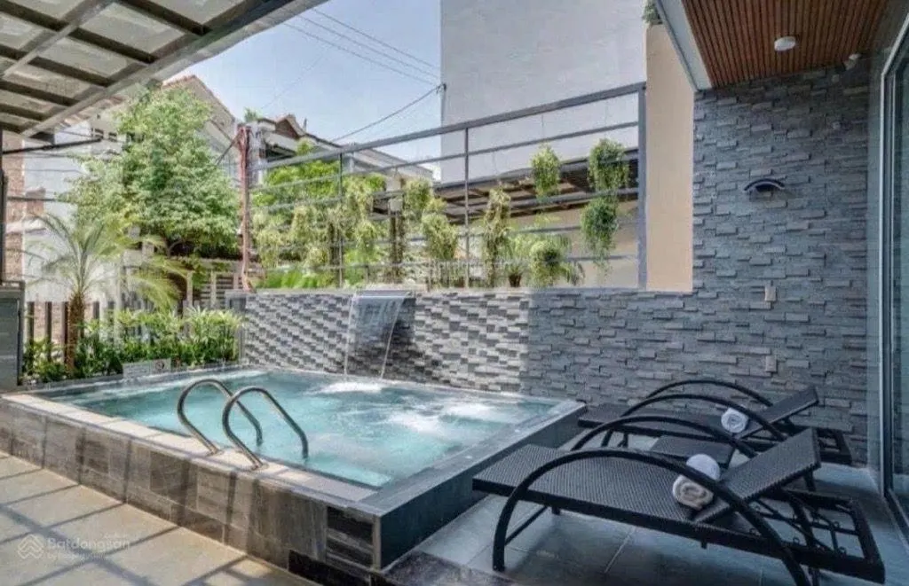 Bán tòa căn hộ 5 tầng – có hồ bơi – sát biển mỹ khê - dòng tiền 170TR/tháng.