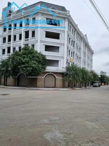 Ngay vân hà hương mạc C B,án nhà 2T mái tôn lạnh gác xép 1,25tỷ 93M2 x4