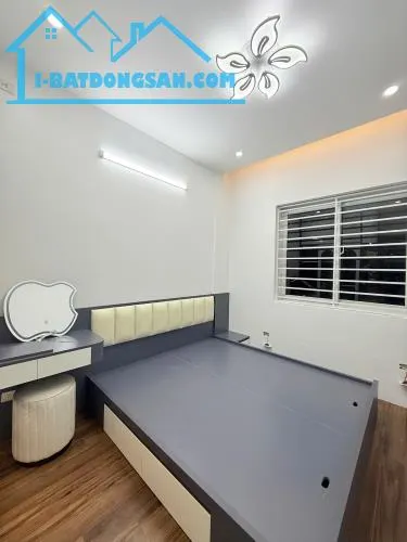 Bán chung cư việt hưng - 1PN, PK, bếp - nội thất full đẹp- giá chỉ 2.3 tỉ