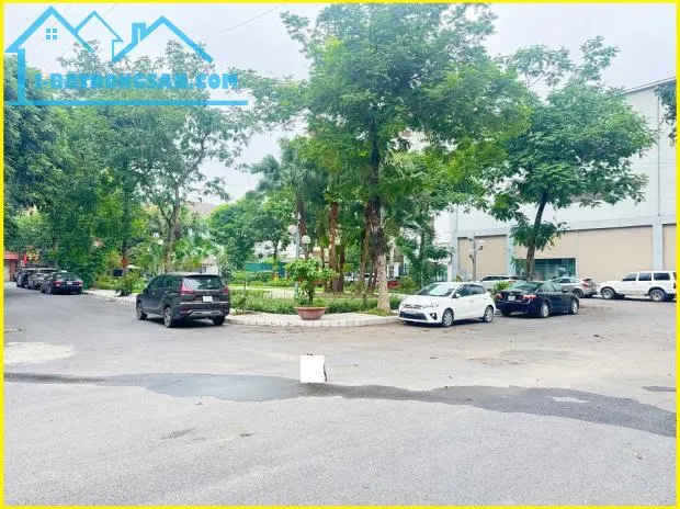 HIẾM, Bán biệt thự VIP khu Vườn Đào, Lạc Long Quân, view vườn hoa 370m2 235 tỷ