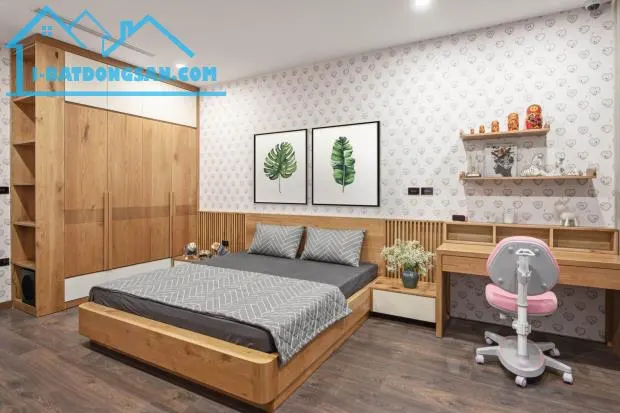 Bán Nhà 2,5 tầng đường Nguyễn Sĩ Cố, Đối diện công viên, Gần sông Hàn, dt 102.5m2, giá 12