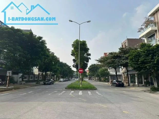 Bán đất mặt đường Hoàng Quốc Việt, ph Thanh Bình, TP HD, 65m2, mt 5m, đường KD buôn bán, g