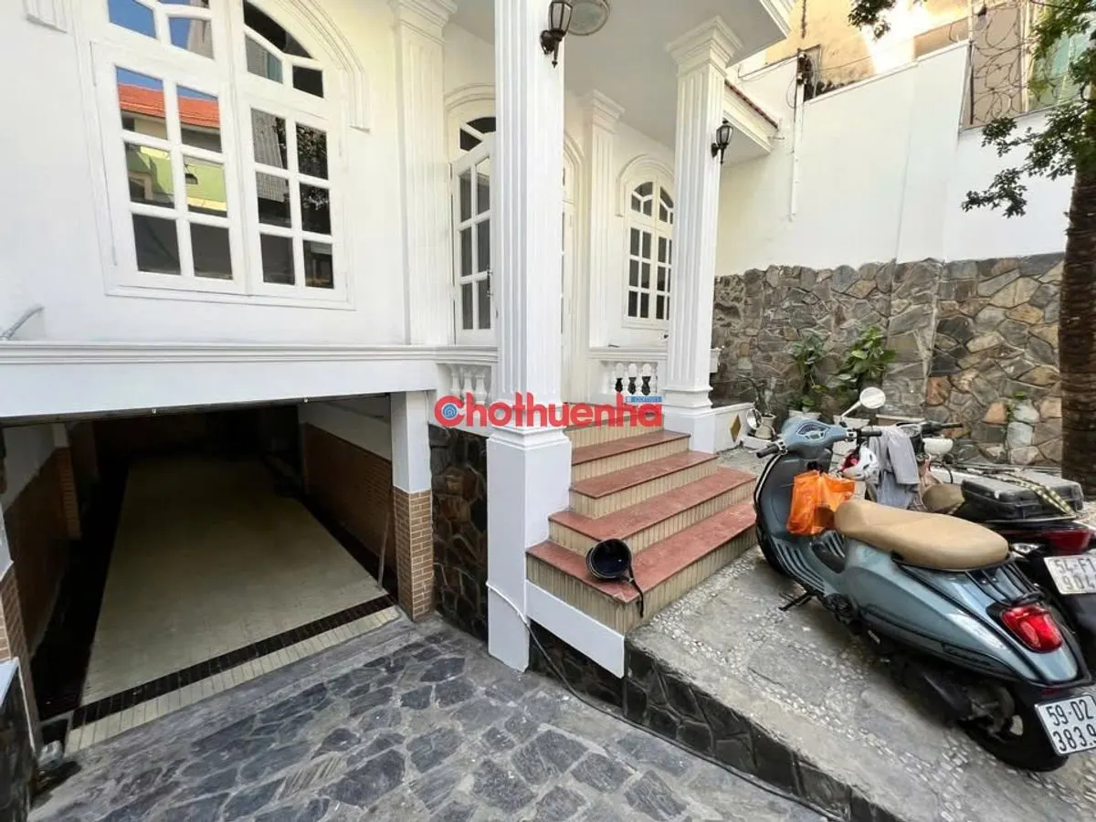 Cho thuê nhà mặt tiền đặng dung phường tân định quận 1. ngang 8M - DTSD 400M2