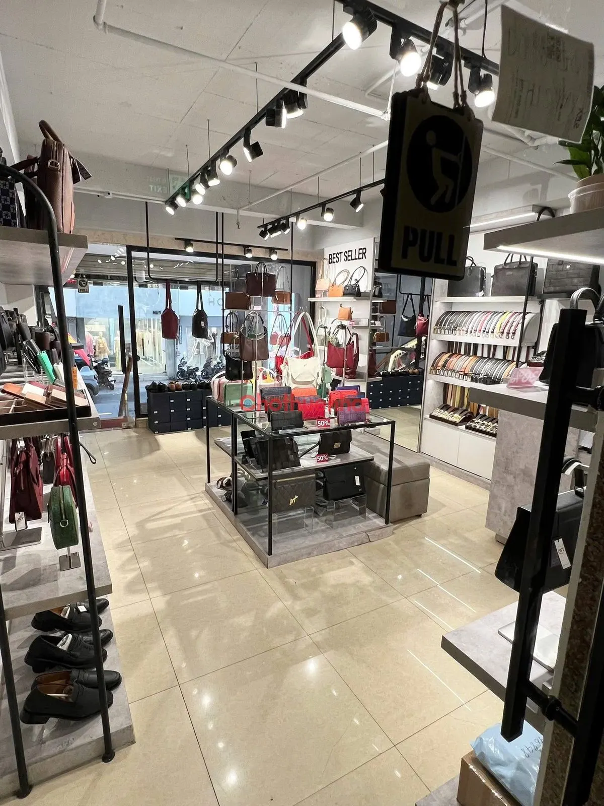 Cho thuê mặt bằng 70M2. đặng thị nhu, quận 1. khách du lịch đông đúc