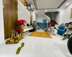 Cho thuê nhà nguyên căn Hoàng Quốc Việt 45m2 x 5 tầng 3PN full đồ ở luôn 12 triệu
