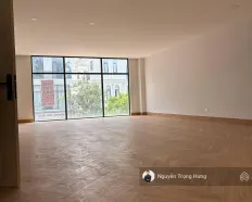 Cho thuê tầng 1 nhà phố 126m2 Vinhomes Grand Park có lối đi riêng, diện tích lớn, gần công viên