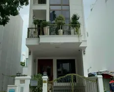 Cho thuê văn phòng DT: 5x20m, hầm trệt 3 lầu DTSD: 343m² MT Đường Lê Hữu Kiều LH: 0948 888