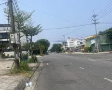 Bán gấp lô BT Lê Văn Lương giá hời thị trường 100tr/m2 - Phù hợp nghỉ dưỡng LH 0938 155