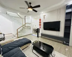 Bán nhà 3 tầng kiệt 275 Nguyễn Chí Thanh gần cầu Rồng và sông Hàn, 61m2 có 2PN 3WC đầy đủ nội thất