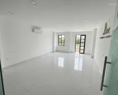 Cho thuê nguyên sàn văn phòng rộng giá 11tr/th có ban công, thang máy khu Cityland Park Hill Gò Vấp