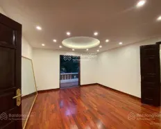 Cho thuê Biệt Thự ở Hàm Nghi 120m2x4T, có gara ô tô, ô tô tải đỗ tránh, vỉa hè.