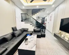Chính chủ bán nhà VIP Đội Cấn, Ba Đình nhà mới, thoáng sáng, 30/35m2 5 tầng MT 5m chỉ 7,6 tỷ