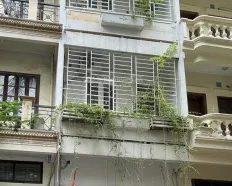 Cho thuê nhà Trung Kính Đôi 50m2, MT 4m, 4 tầng đường ô tô vỉa hè làm văn phòng LH:0989 031