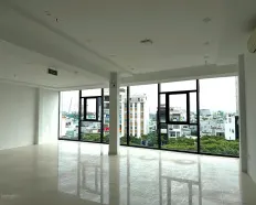 Cho thuê nhà mặt phố mới xây mặt tiền Lê Đình Dương, Hải Châu view sông Hàn kinh doanh tốt