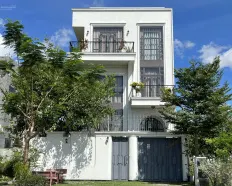 Cho thuê nhà có hầm 3 lầu có thang máy gần UBND Quận 2 làm công ty tiktok, showroom, ở gia đình