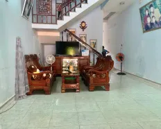 Bán nhà 2 tầng đường Vân Đông, Quảng Ngãi - sát KDC Phát Đạt