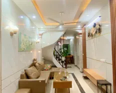 Cho thuê nhà 3 ngủ, đủ đồ cả 3 phòng phố Quan Nhân