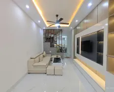 Cho thuê nhà gần chợ đồng dinh, gần aeon long biên. 50M2, 4 tầng, 4 ngủ, full nội thất. giá:12TR/TH