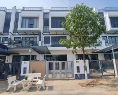 12tr/th giáp KDC Đông Tăng Long quận 9 5mx20m 3 tầng có nội thất đầy đủ ngay ND Trinh & Lã Xuân Oai