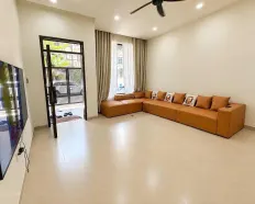 Nhà 3 tầng kiên cố - nội thất gỗ tự nhiên - Sát trục Võ Chí Công. Giá nhỉnh 8 tỷ