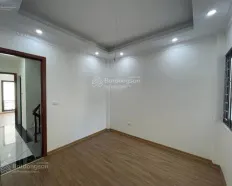 Cho thuê nhà 5 tầng ở Hồ Tùng Mậu, oto đỗ tránh, full điều hòa.