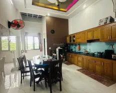 Nhà cho thuê gần Vinhomes Quận 9 4PN 4WC full nội thất. Giá 15 triệu rộng rãi sạch sẽ.