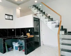 Cho thuê nguyên căn 1 trệt, 1 lầu ban công, 2wc, sát quận 4, ngay trung tâm quận 7