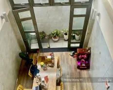 MT thụt 606 đường 3/2 P14 Q10, DT 45m2, sử dụng 200m2, 3pn 3wc full nội thất giá 19tr