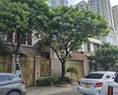 Chính chủ cho thuê nhà 150m2 x 4 tầng nổi + 1 tầng hầm, phố Trung Kính - Yên Hòa, giá 68 tr/th