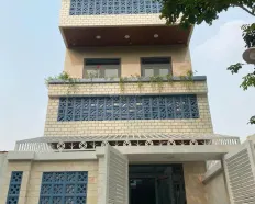 10 triệu/tháng - Nhà xây chắc chắn 63m2 đường thông 8m Lò Lu 2 lầu, gần Vinhome Grand Park