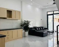 Bán nhà riêng tại trung tâm thành phố quảng ngãi, full nội thất, đường oto, giá 2,05 tỷ, 105 MV.