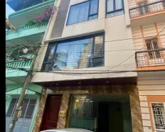 Cho thuê nhà khu phân lô Trung Kính, Trung Yên 80m x 5 tầng, ô tô tránh đỗ, thông sàn. Giá chỉ 30tr