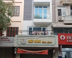 Cho thuê nhà phố lưu quang DT : 65M2 X 5T. ưu tiên người nước ngoài ở và làm VP.