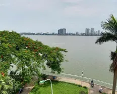 Cho thuê nhà lô góc 3 mặt thoáng bể bơi ô tô để trong nhà thang máy view hồ tây ở Quảng An, 126m2