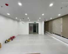 Cho thuê nhà căn góc 60m2 x 4 tầng, mặt tiền kinh doanh ngõ phố Hoàng Quốc Việt, Nghĩa Đô.