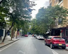 Cho thuê nhà ngõ 61 Hoàng Cầu 65m2 x 5 tầng Giá 20tr/th vỉa hè ô tô tránh kinh doanh