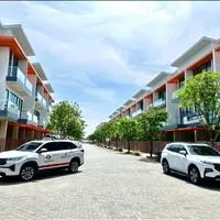 Nhà phố đối diện Quảng trường 826EC, đường 40m, sát khu Nam Sài Gòn, giá tốt nhất thị trường