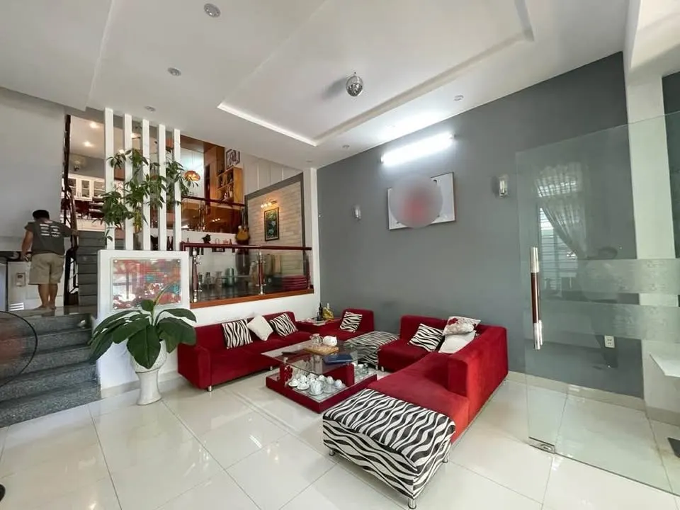 Chào mừng quý khách đến với cơ hội sở hữu một căn nhà lô góc đắc địa tại đường Huỳnh Mẫn Đạt, phường Hòa Cường Bắc
