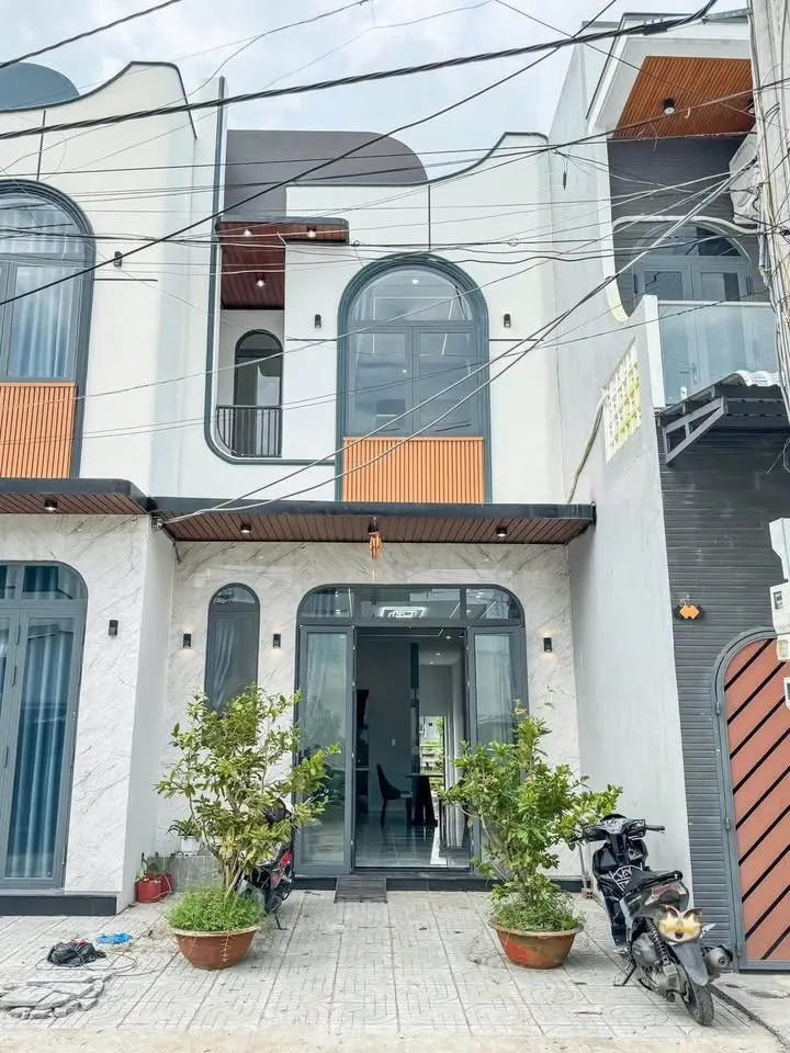 Siêu phẩm nhà trệt lầu mới đẹp vừa cập bến, tọa lạc ngay khu dân cư sầm uất đối diện Bệnh viện Nhi Đồng Cần Thơ