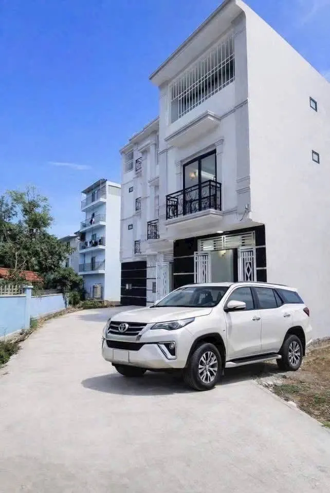 Bán nhà Chương Mỹ thành phố Hà Nội, thiết kế 4 phòng ngủ ôtô đỗ cửa