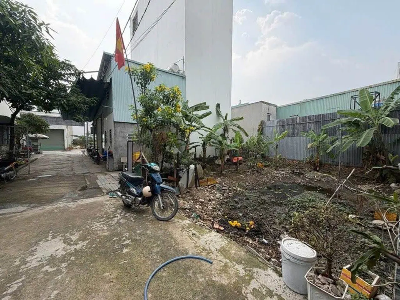 Bán liền kề quận 11 thành phố Hồ Chí Minh, gần Đầm Sen 100m
