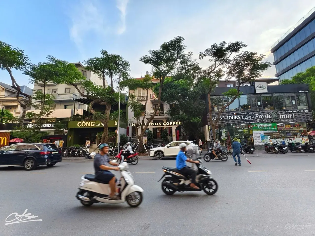 Thịnh Phát Leasing - Cho thuê nhà mặt đường Văn Cao vị trí đẹp đối diện Starbuck - 90m2