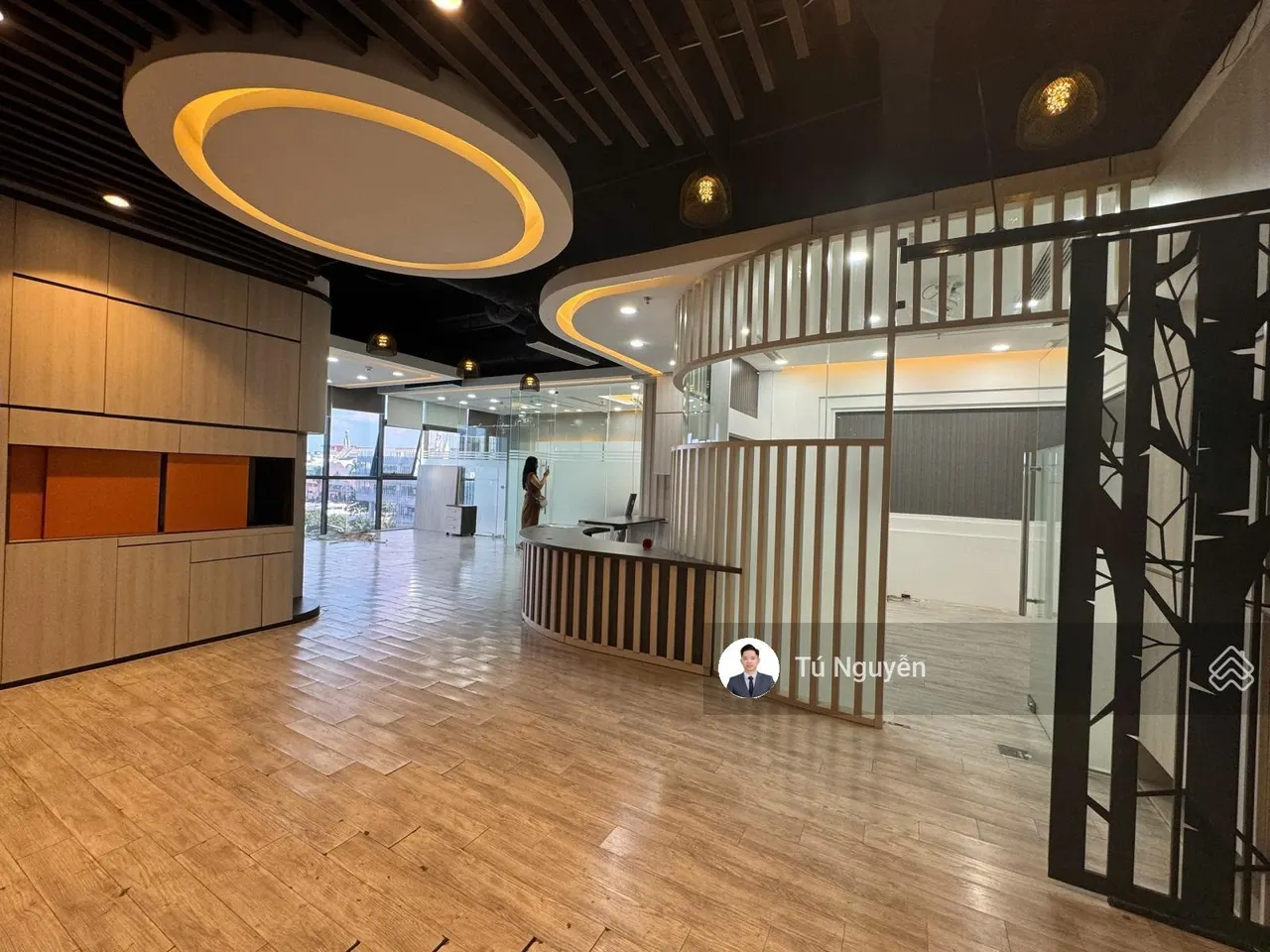 CĐT cho thuê văn phòng Ngoại Giao Đoàn sẵn nội thất. DT 350m2 (có cắt lẻ) vào luôn. LH: 097••••58