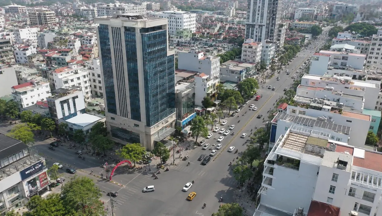 Thịnh Phát Leasing - Siêu mặt bằng góc hai mặt tiền cho thuê mặt đường Lê Hồng Phong, tòa nhà