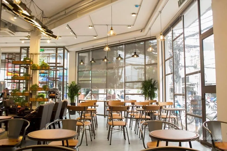 Cho thuê nhà mặt tiền Phan Bội Châu, Quận 1. DT: 8x25m. 1 trệt 2 lầu. DTSD: 700m²