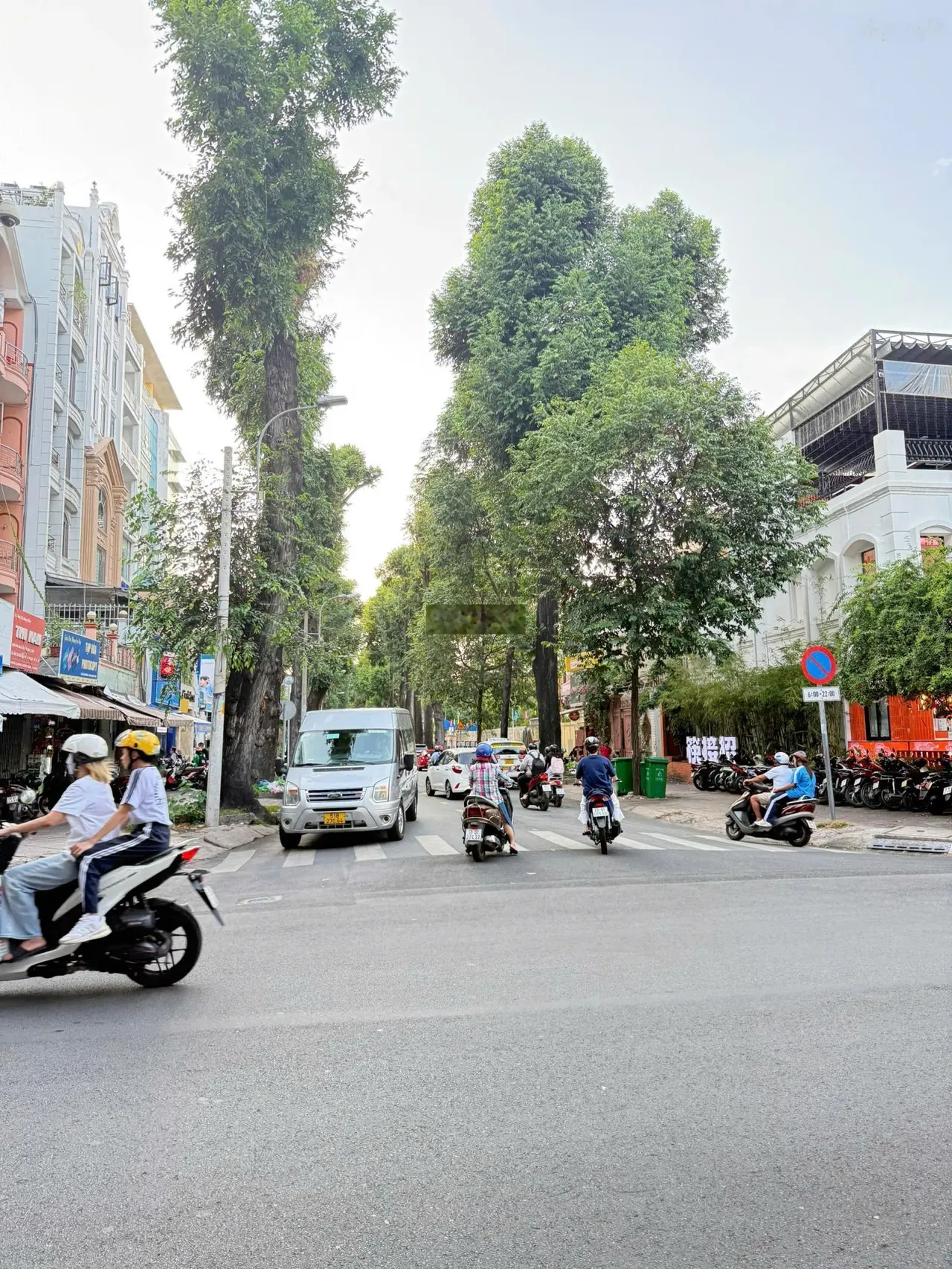 Cho thuê mặt bằng góc 2 MT đường Võ Văn Tần, Quận 3 thích hợp kinh doanh nhà hàng, cà phê, showroom