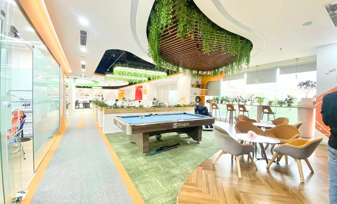 550m2 cắt nhỏ từ 100m2 giá 280.000đ/m2/tháng, sẵn nội thất Vinhomes West Point Phạm Hùng