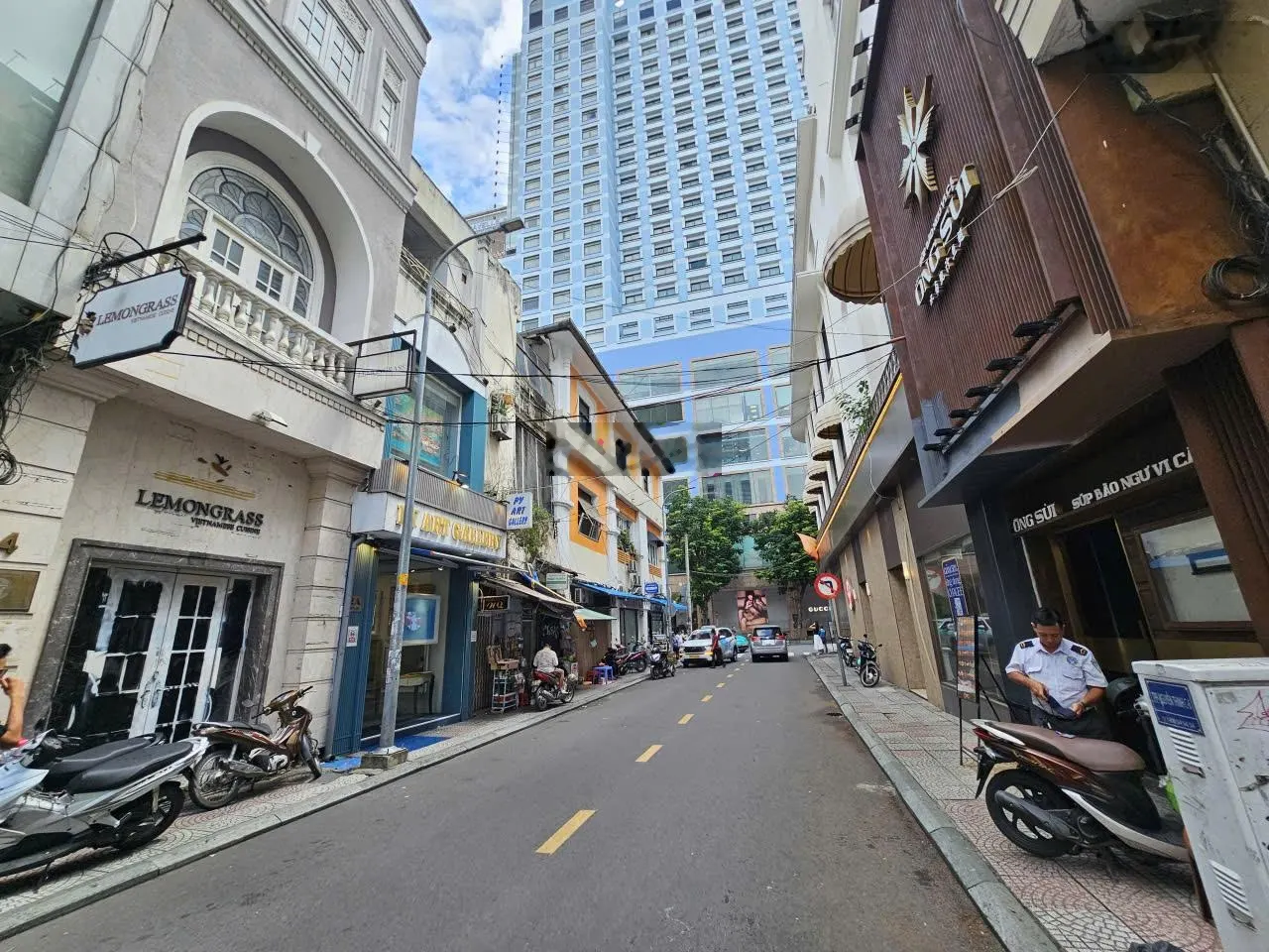 Mặt tiền ngay Đồng Khởi ngang 5m 300m2 5 tầng mới tinh đối diện Chagee